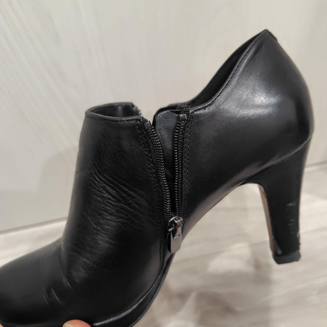 Clarks クラークス　黒レザーブーティ ジッパー 高ヒール　ショートブーツ