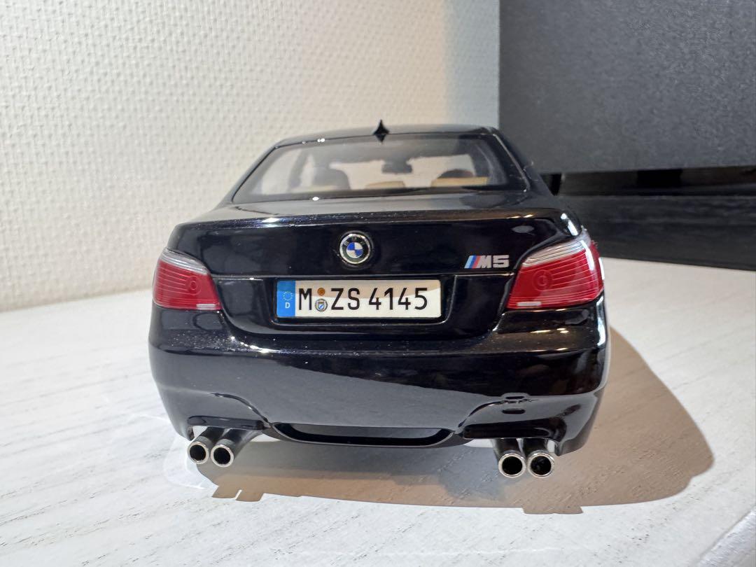 BMW M5 1/18スケール ミニカー