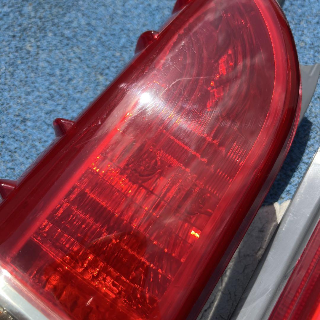 ハイエース　純正タイプ　テールライト 左右セット 4型　中古品