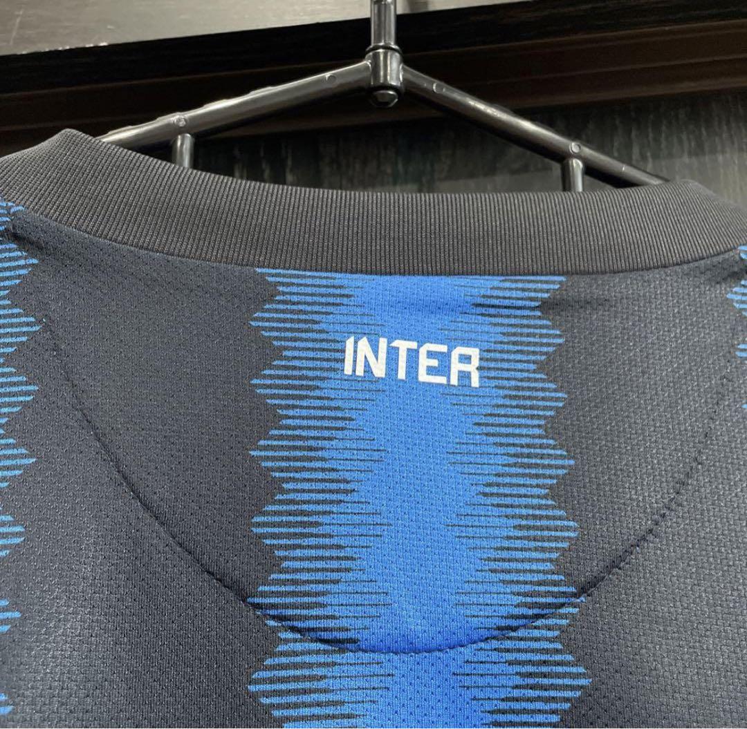 インテル・ミラノ Nike Vネックシャツ