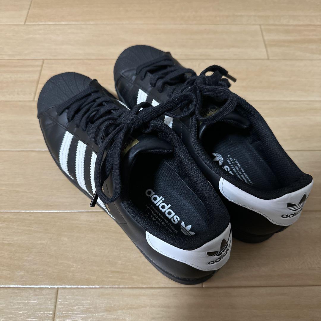 靴 adidas superstar