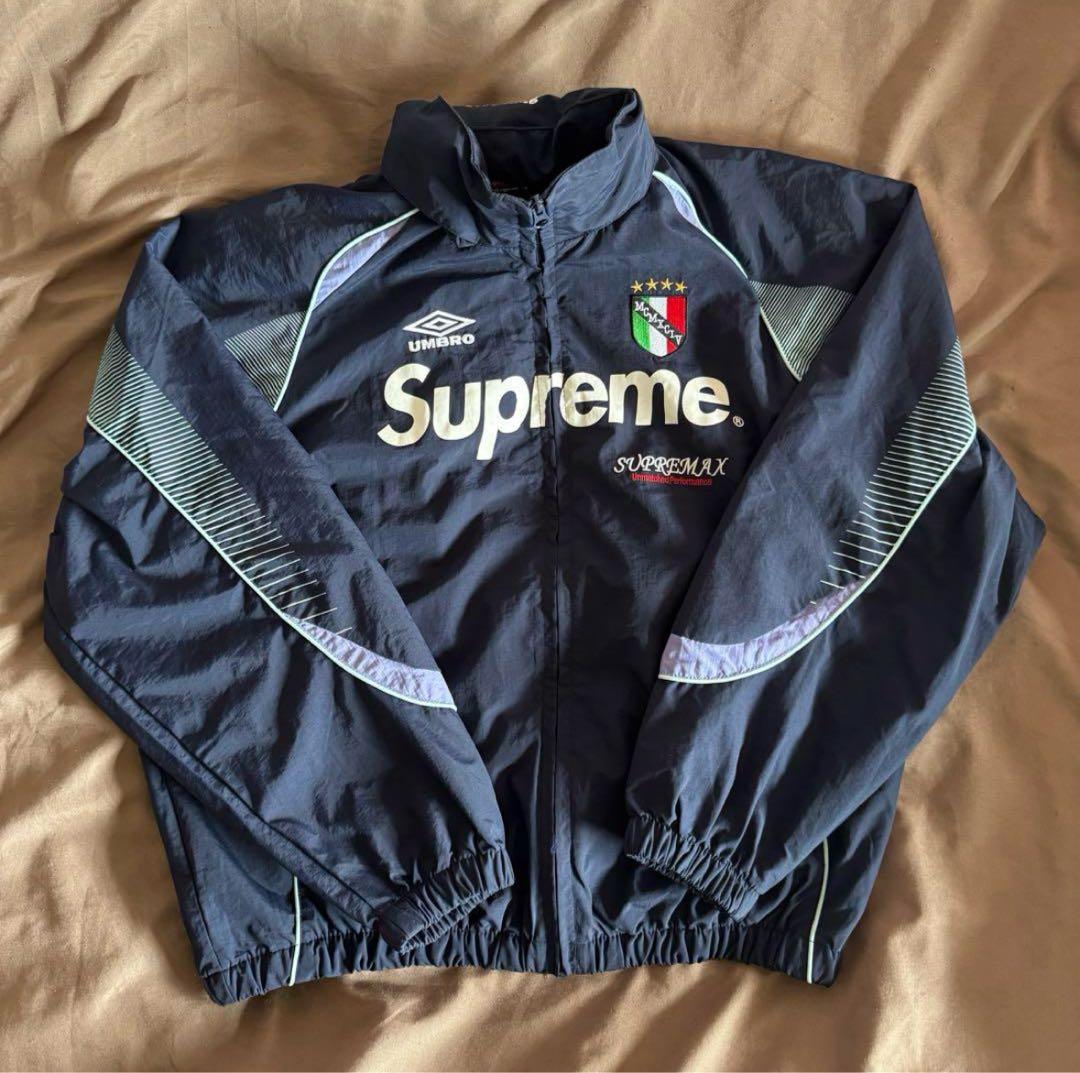 supremeナイロンジャケット金欠なので売ります。