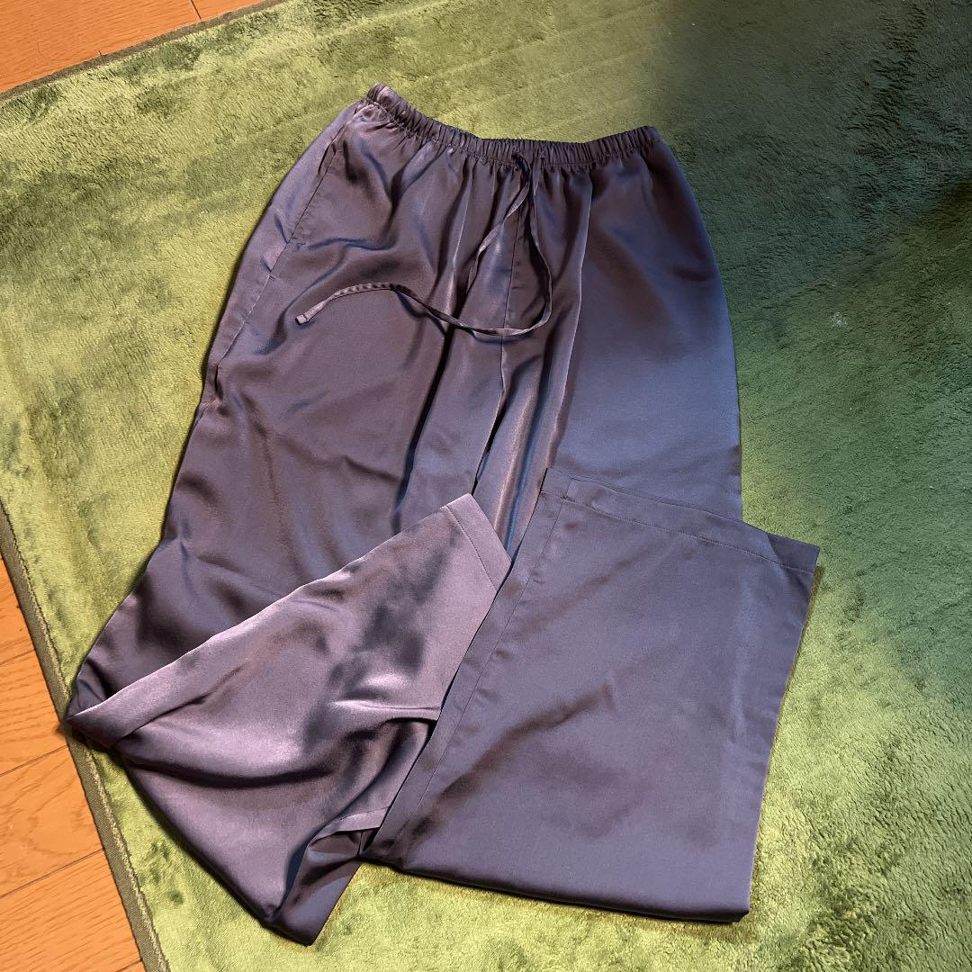ユニクロ サテンドレープストレートパンツ 08 DARK GRAY