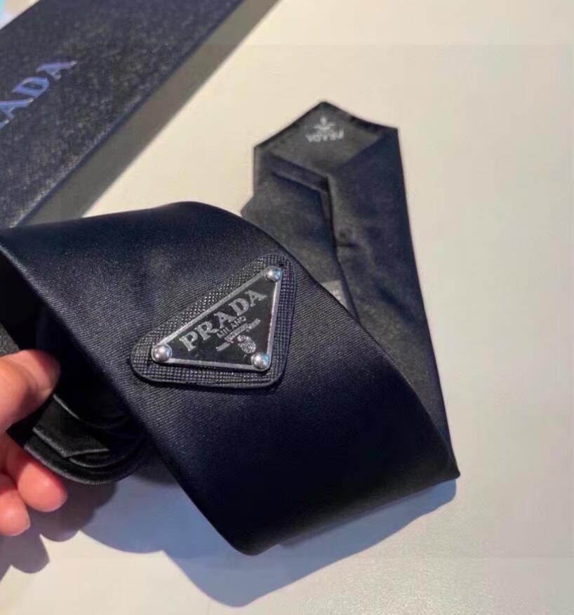 PRADA ネクタイ 未使用 ☆PRADA☆サフィアーノレザー ボロタイ (PRADA/ネクタイ