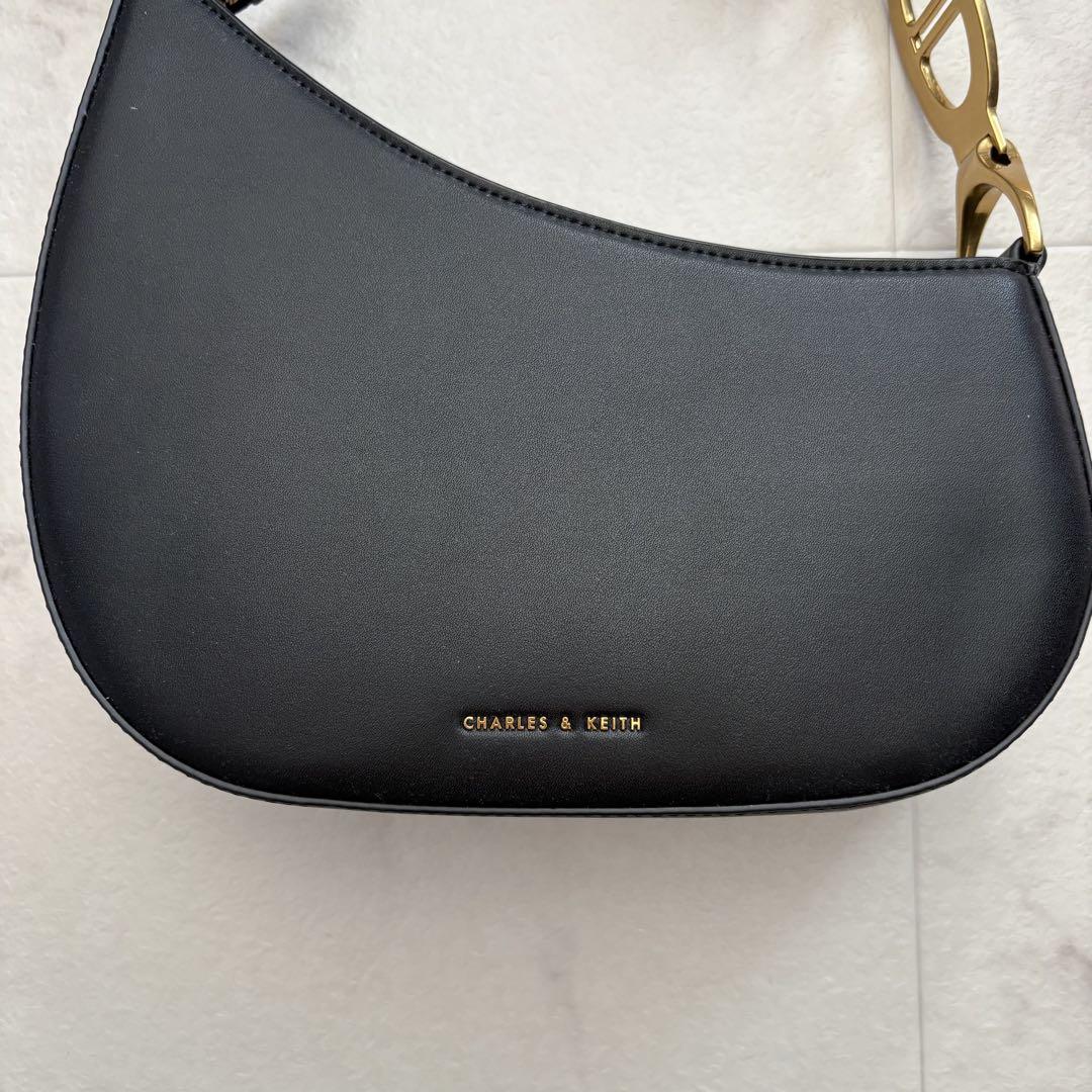 CHARLES & KEITH ブラック ハンドバッグ