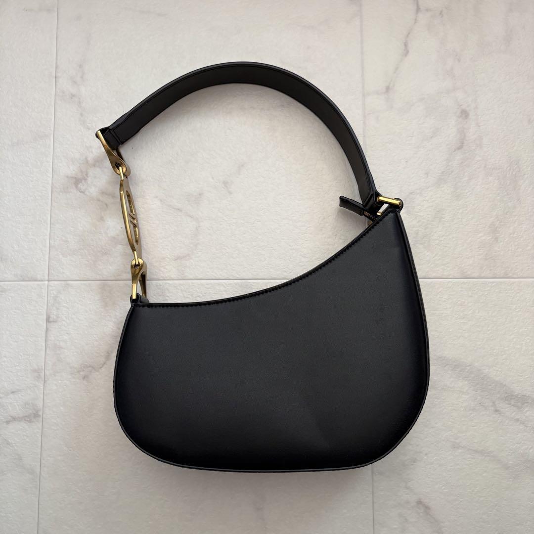 CHARLES & KEITH ブラック ハンドバッグ