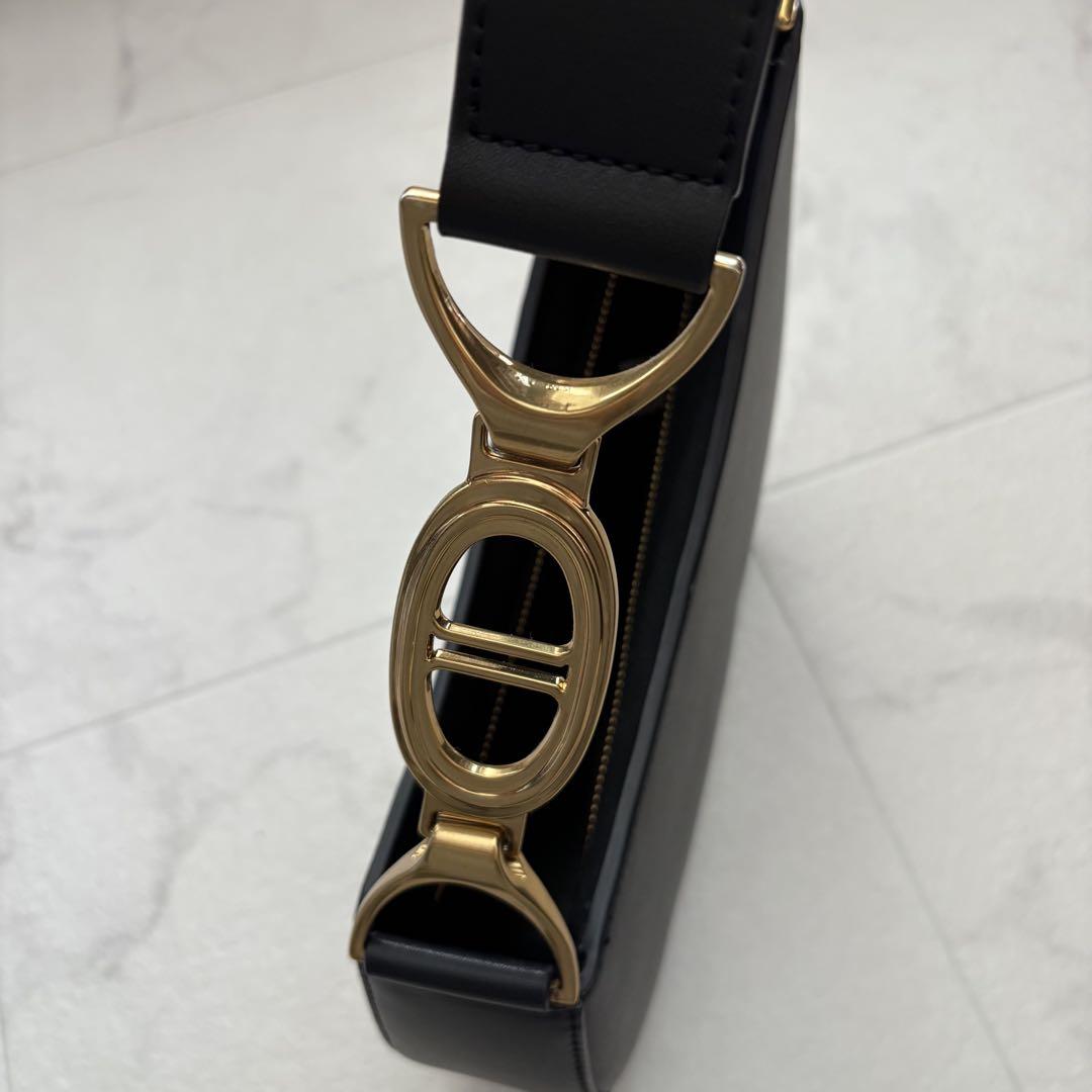 CHARLES & KEITH ブラック ハンドバッグ