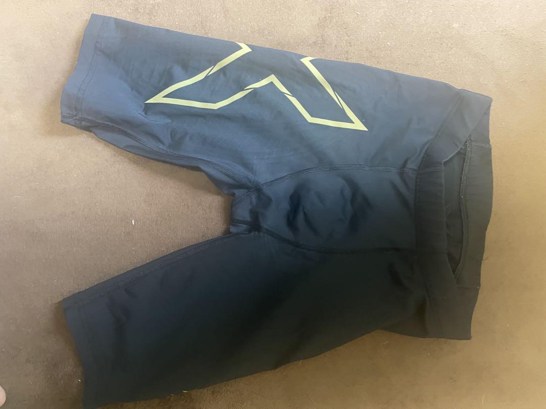 NIKE エアロスイフトと2XU MCSタイツのセット