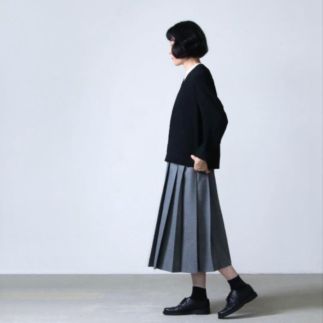 “シャルパンティエ ドゥ ヴェッソ”ウールプリーツスカートBelle・ネイビー “シャルパンティエ ドゥ ヴェッソ”ウールプリーツスカートBelle・ネイビー