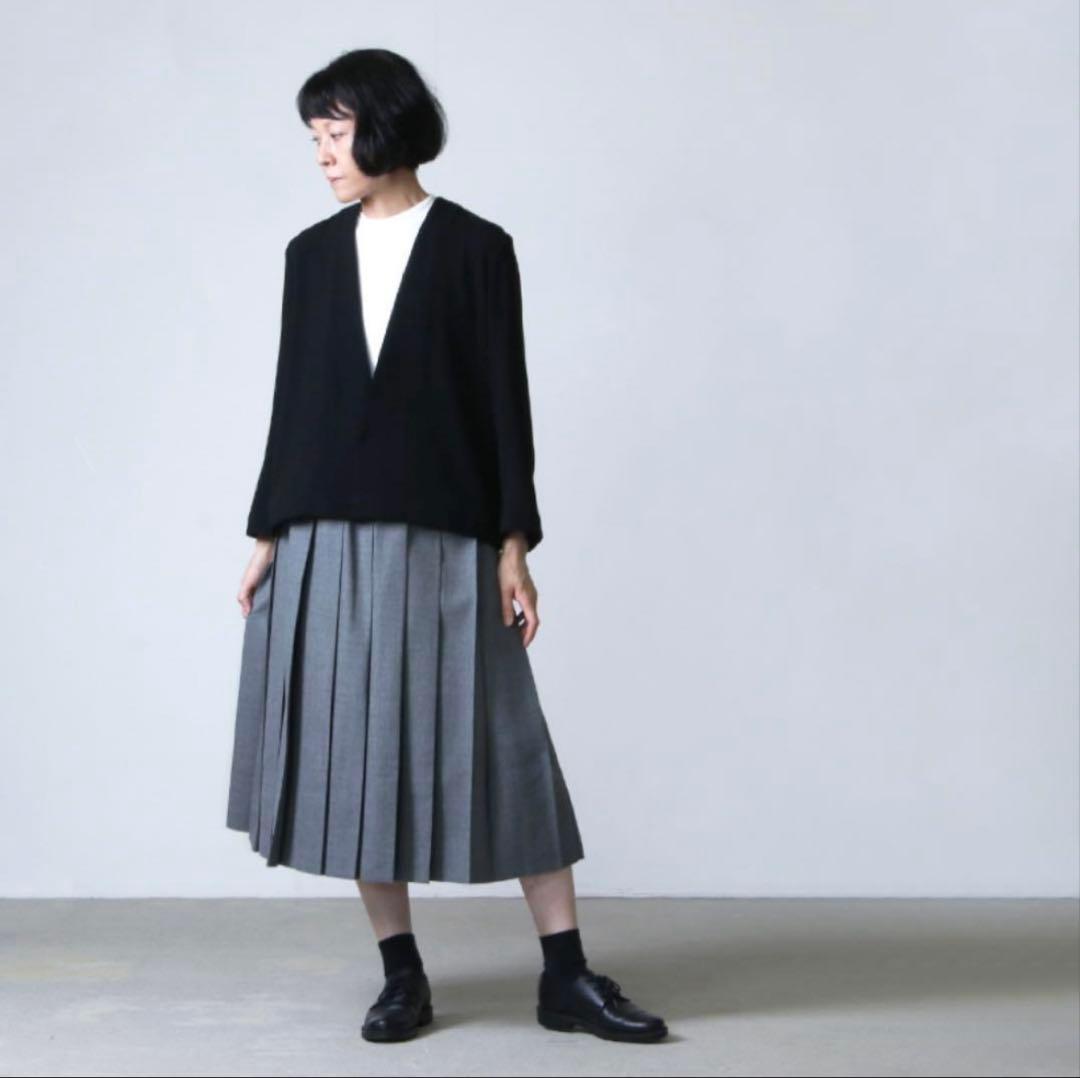 “シャルパンティエ ドゥ ヴェッソ”ウールプリーツスカートBelle・ネイビー “シャルパンティエ ドゥ ヴェッソ”ウールプリーツスカートBelle・ネイビー