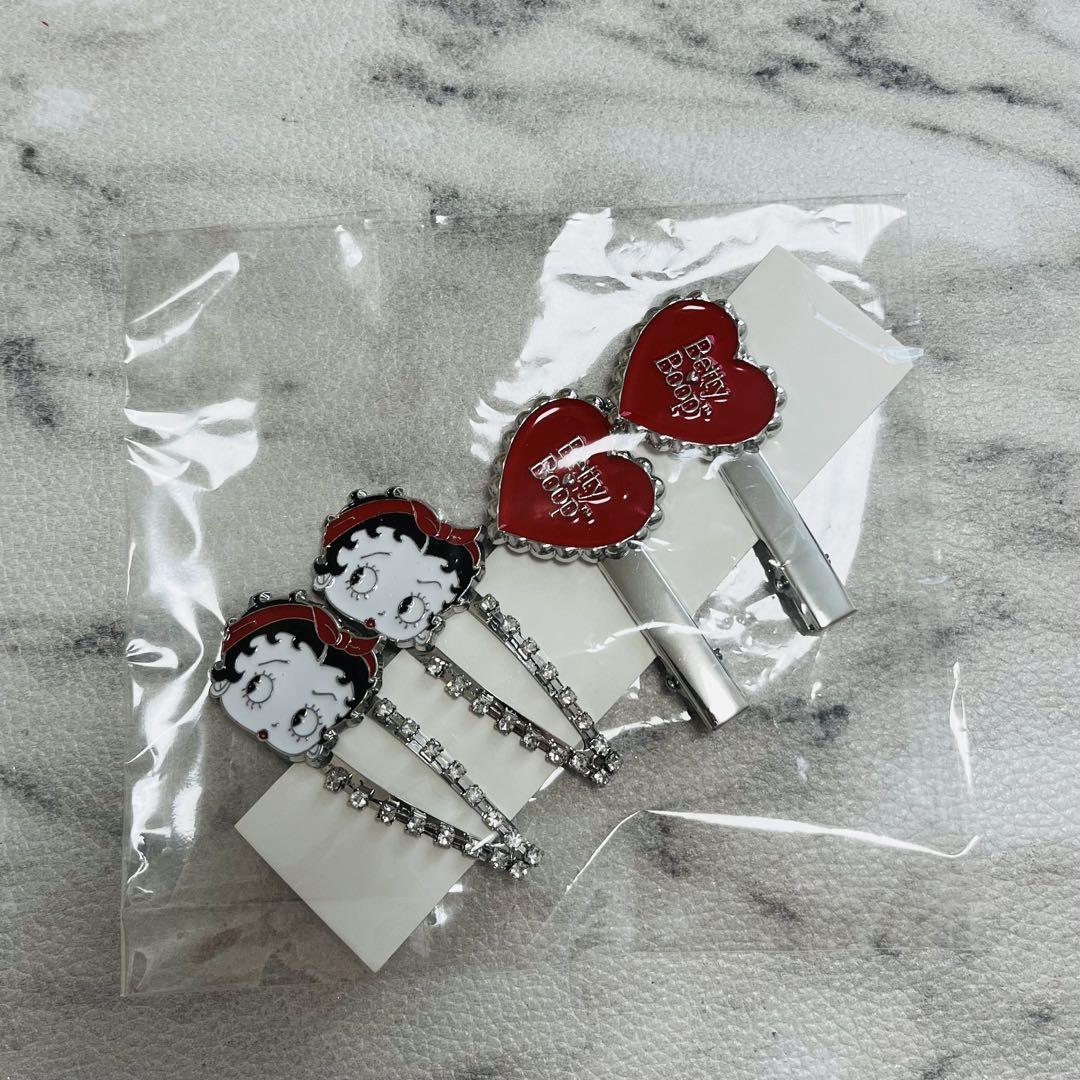ベティちゃん ヘアクリップ 4個セット - メルカリ
