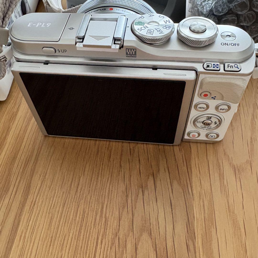 デジタルカメラ OLYMPUS PEN E-PL9