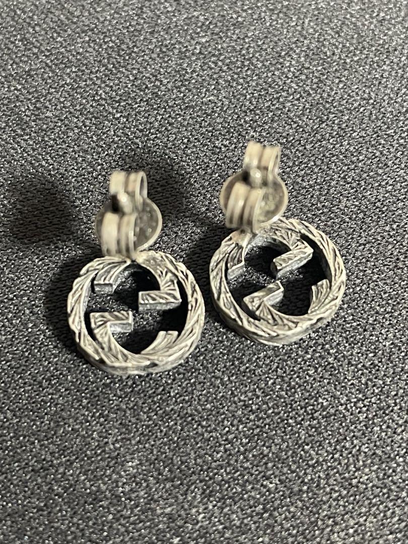 GUCCI シルバー ロゴ ピアス