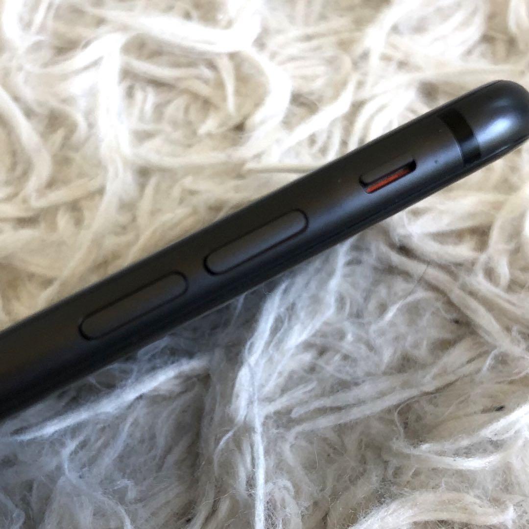 【極美品】iPhone 8 スペースグレイ 64GB SIMフリー　初期化済み