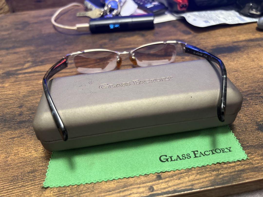GLASS FACTORY サングラス ケース付き