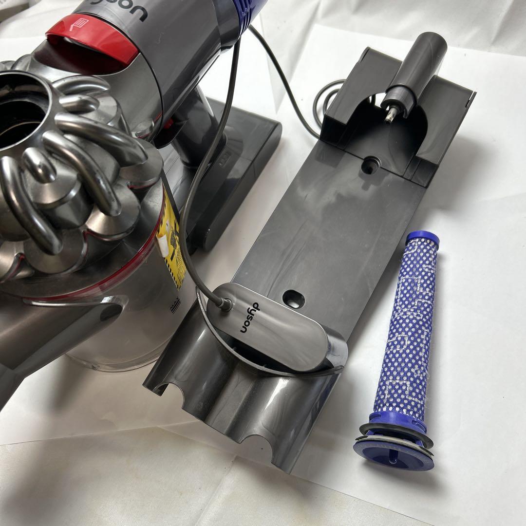 ダイソンv8 absolute充電器付き　簡易清掃済み