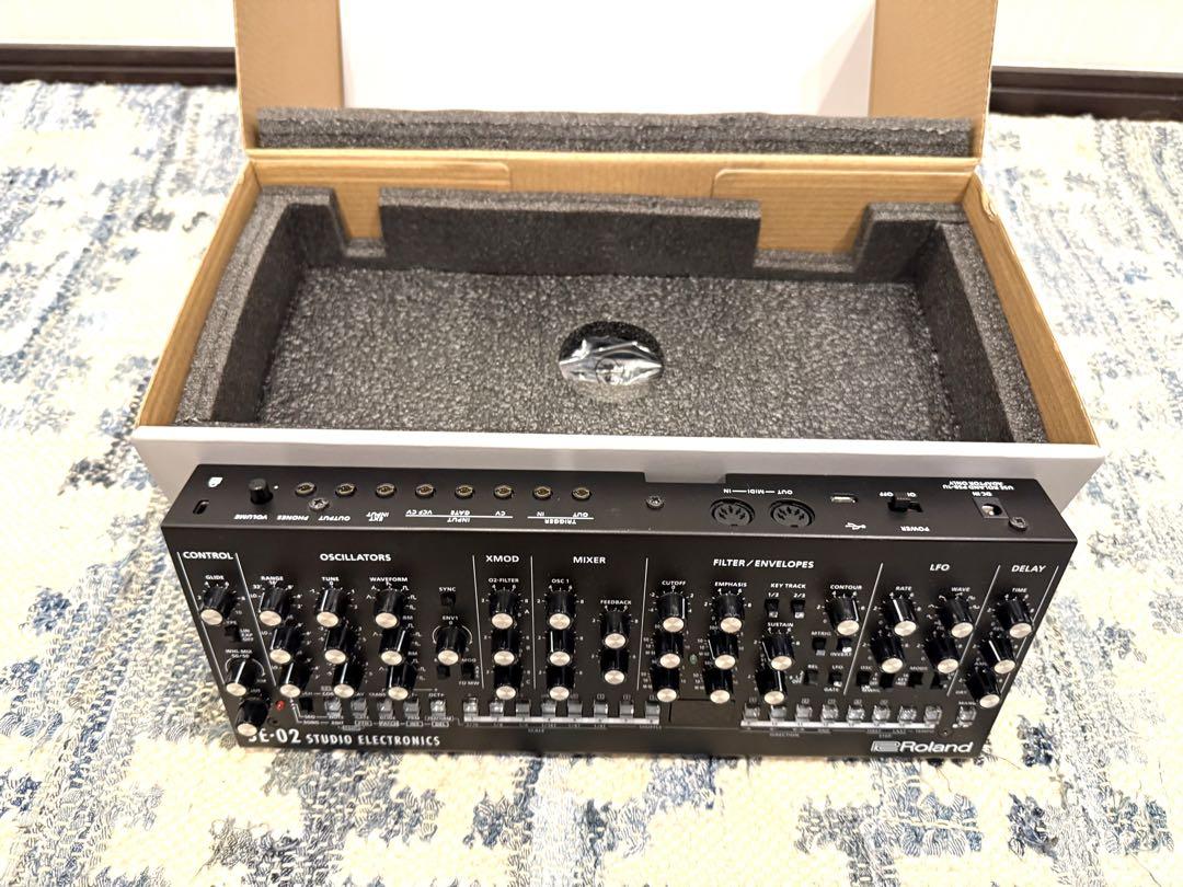 Roland SE-02 アナログシンセサイザー