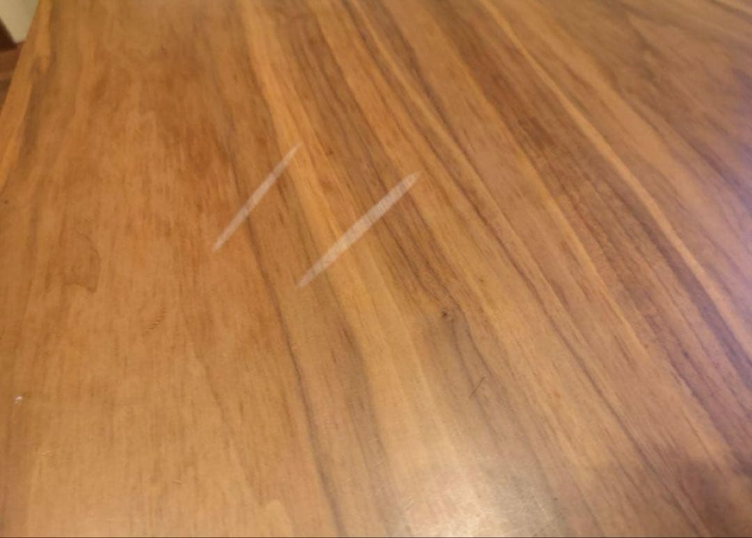 ブラウン木製ダイニングテーブル