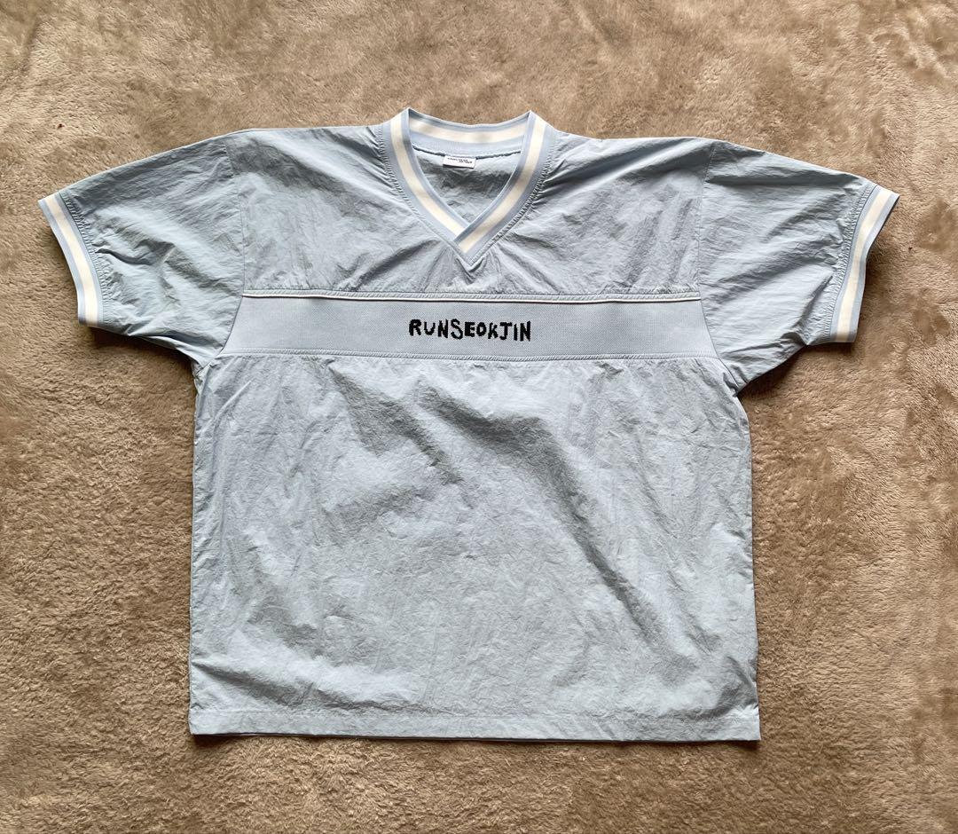 RUNSEOKJIN VネックTシャツ M トレカ付き - メルカリ