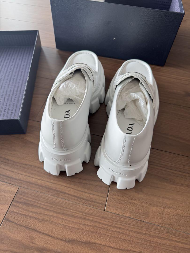 新品未使用　PRADA 白 モノリス ローファー 箱付き