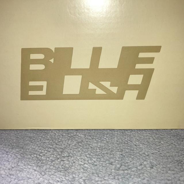 ベージュ