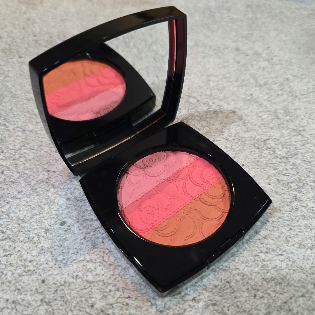 CHANEL カメリア フトゥーラ チークカラー
