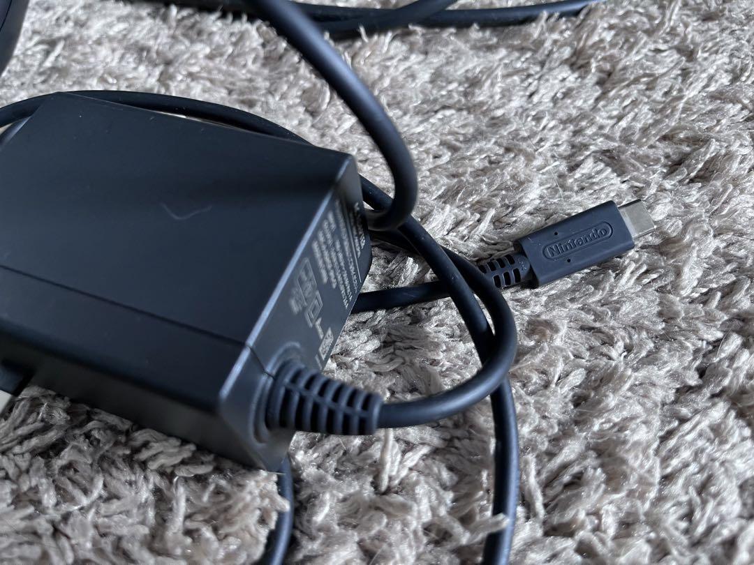 Nintendo Switch 本体 ＋ 純正付属品 ＋ 専用ケース付き