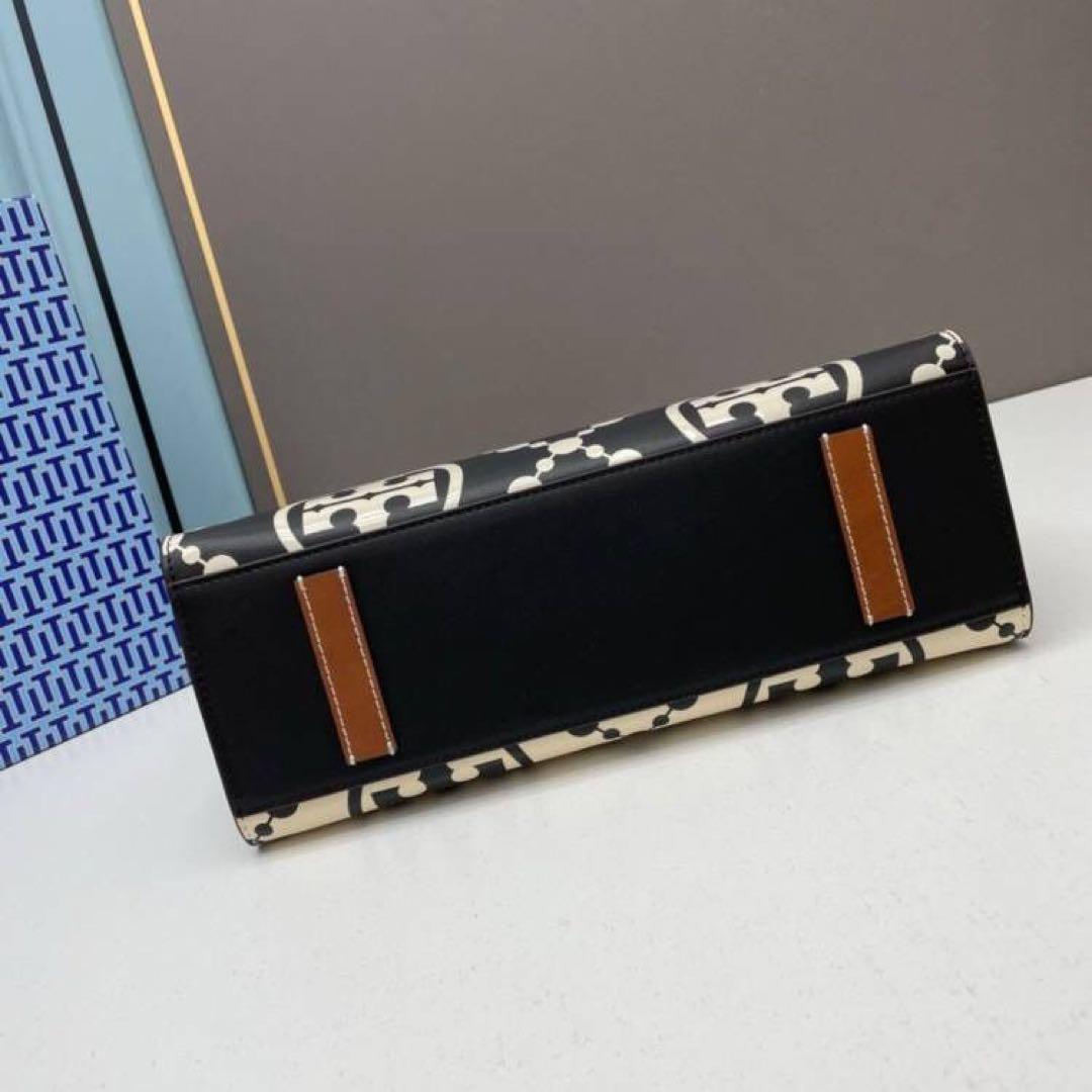 トリーバーチ Tモノグラム コントラスト エンボス スモールトート ブラック