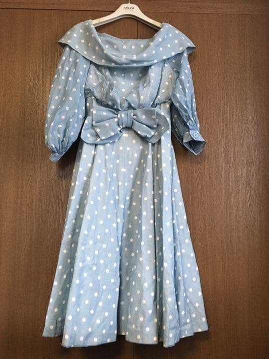 メルカリ かおリ Christian Dior 水玉ワンピース ひざ丈ワンピース 5 000 中古や未使用のフリマ
