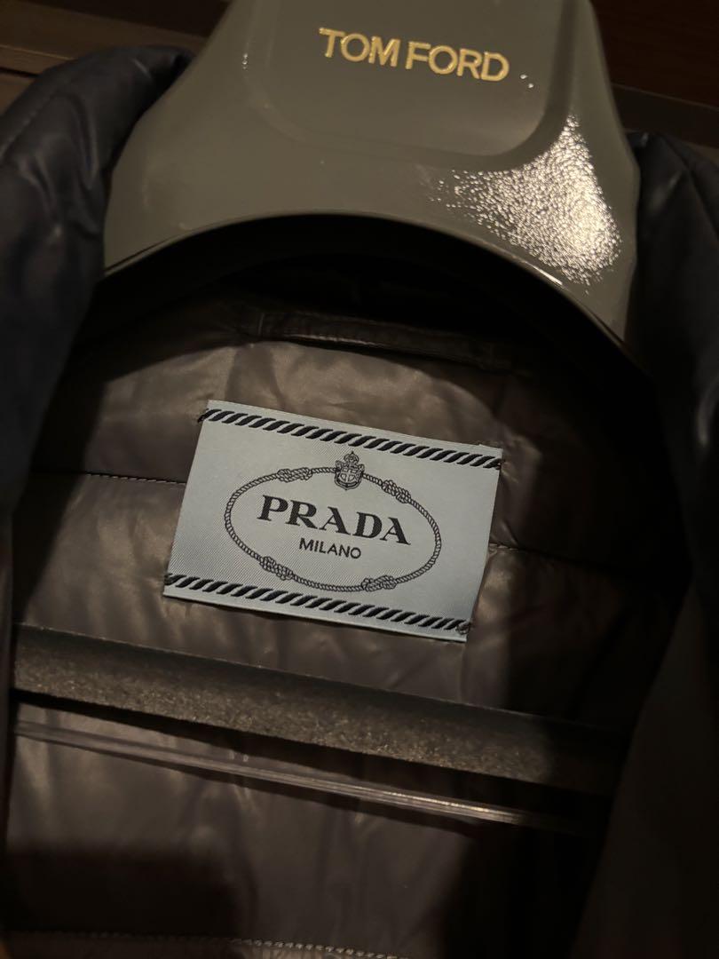 【極上美品】21年新作PRADA軽量ダウンジャケット　ネイビー　42