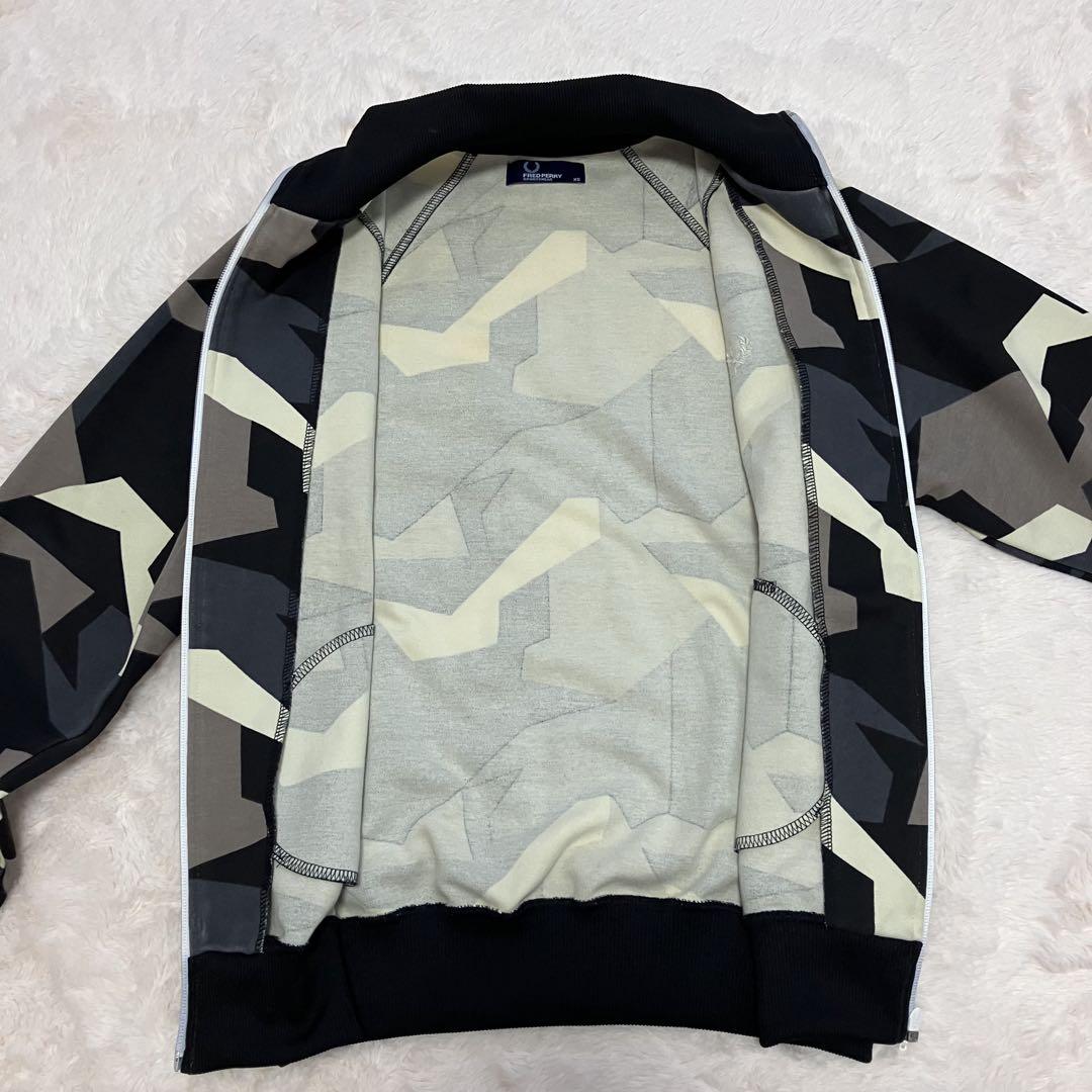 【美品】 フレッドペリー トラックジャケット カモフラ 迷彩 月桂樹ロゴ XS