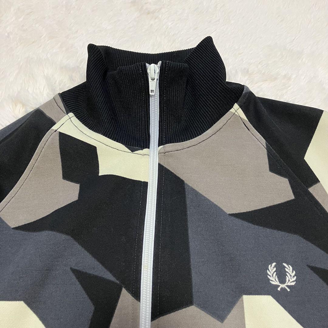 【美品】 フレッドペリー トラックジャケット カモフラ 迷彩 月桂樹ロゴ XS