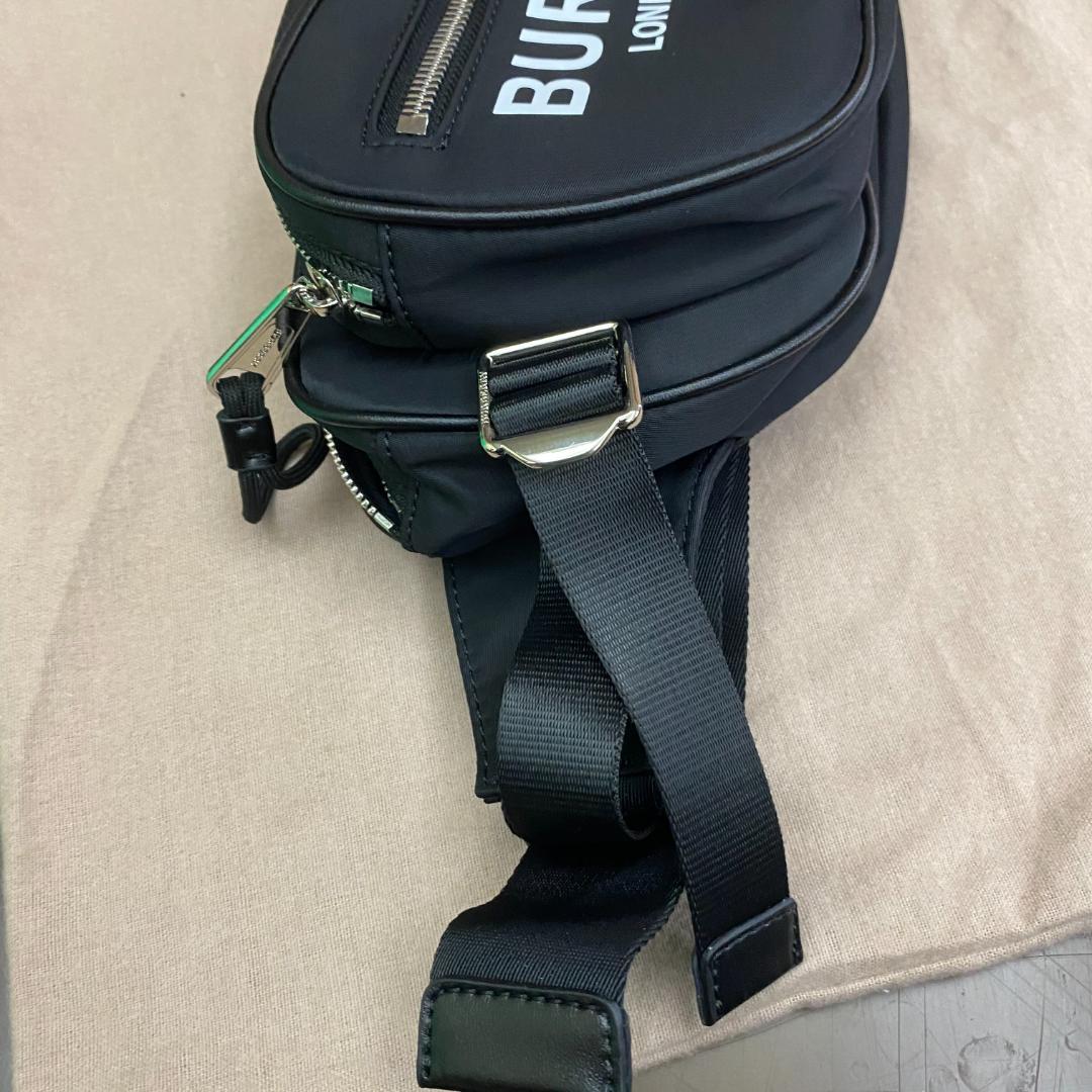 本物超美品 　バーバリー　ボディ ウエストポーチ