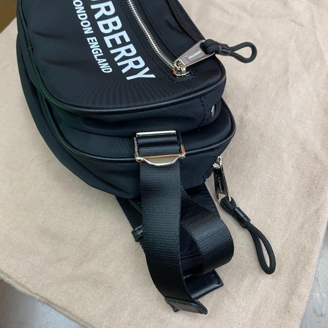 本物超美品 　バーバリー　ボディ ウエストポーチ