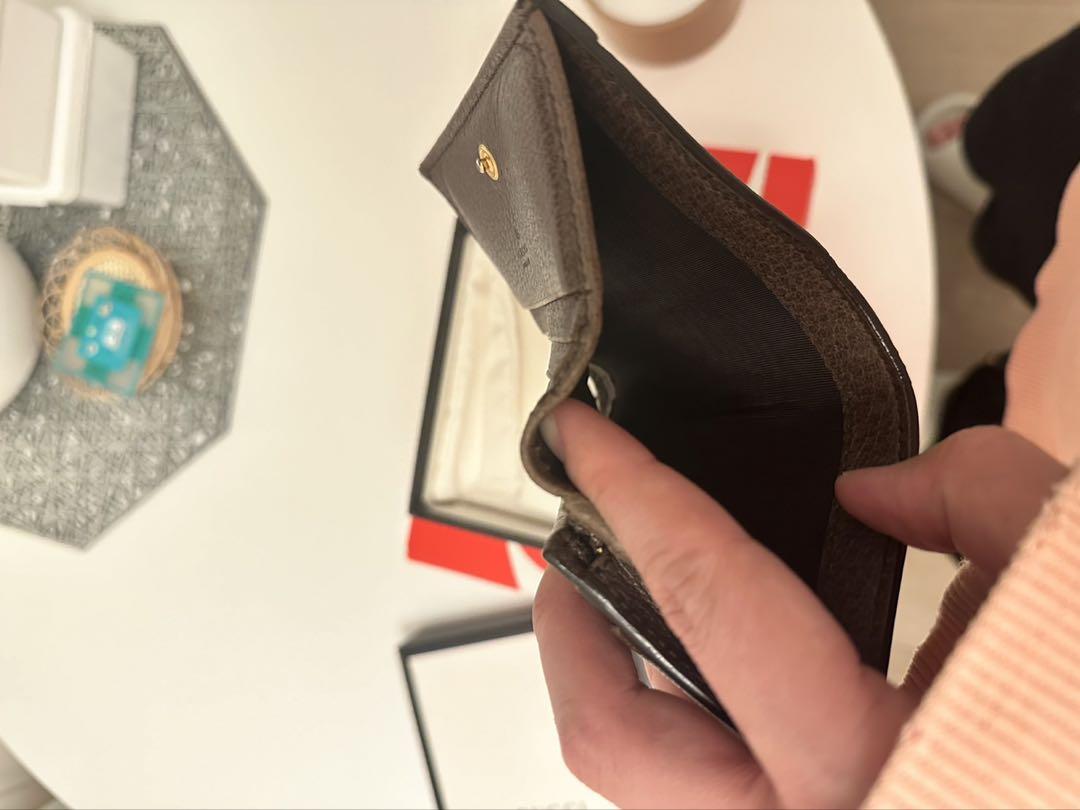 GUCCI 二つ折り財布 ベージュ GGロゴ 小物 GUCCI 二つ折り財布 ベージュ GGロゴ 小物