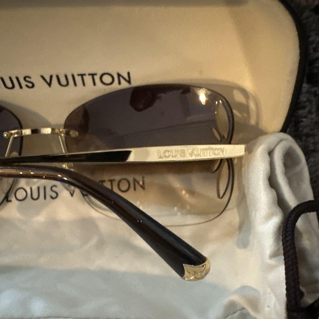 Louis Vuitton ブラックサングラス ケース付き