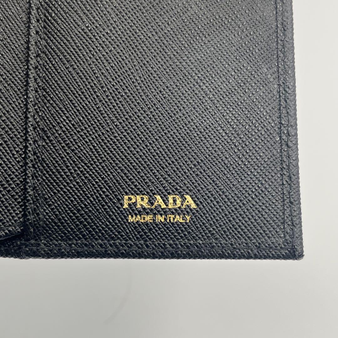 未使用/ギャランティ付属】PRADA 二つ折り財布 黒 サフィアーノ