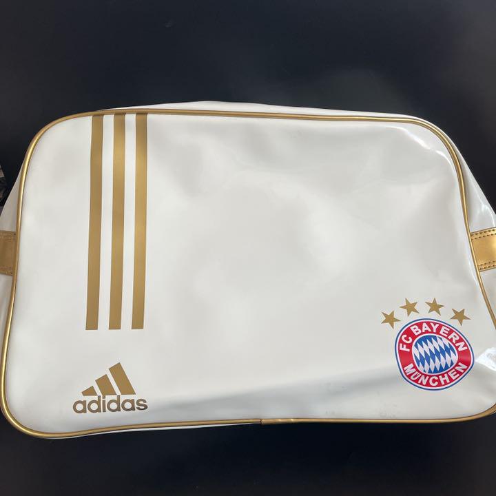 新品未使用 adidas アディダスエナメルバッグ バイエルンミュンヘン コラボ
