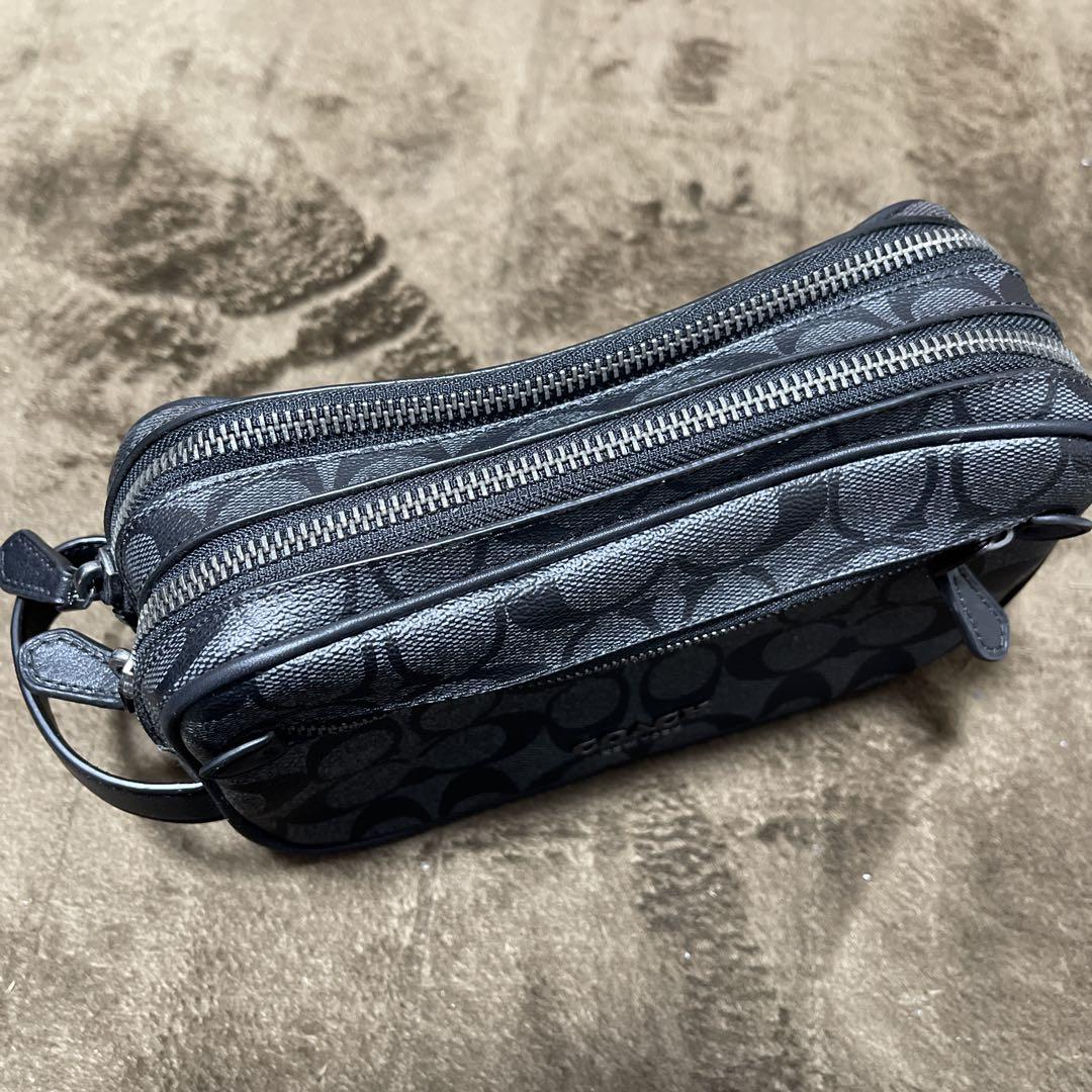 COACH ブラック ロゴポーチ COACH ブラック ロゴポーチ ダブルジッパー