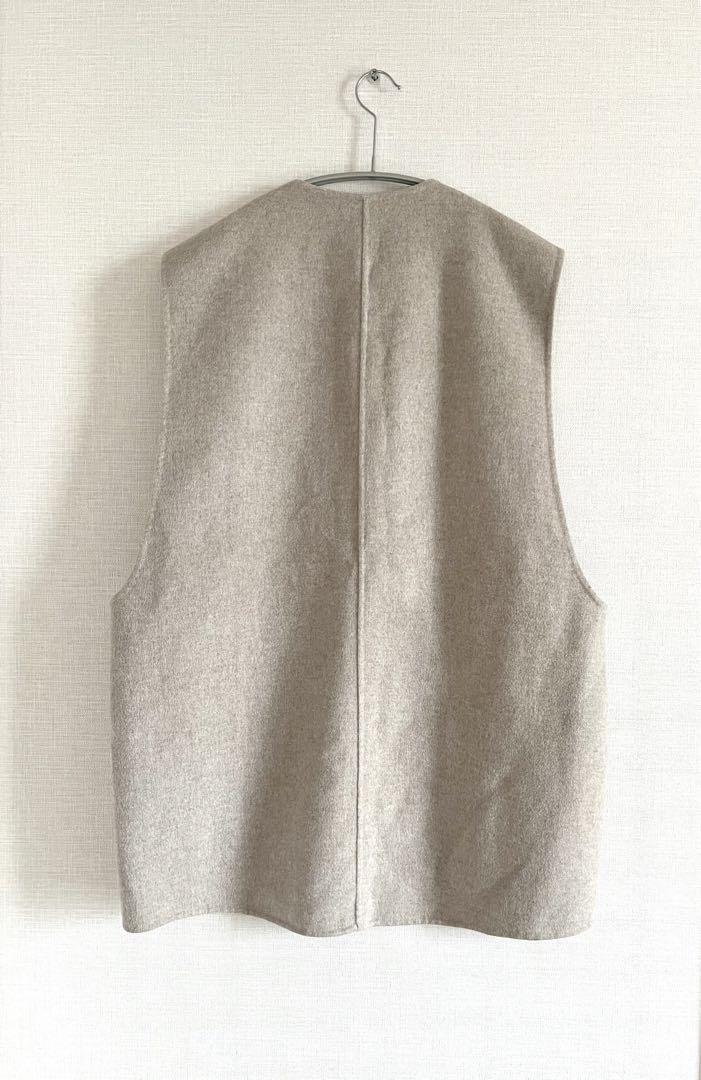 COS コスディープVネックノースリーブトップライトベージュ