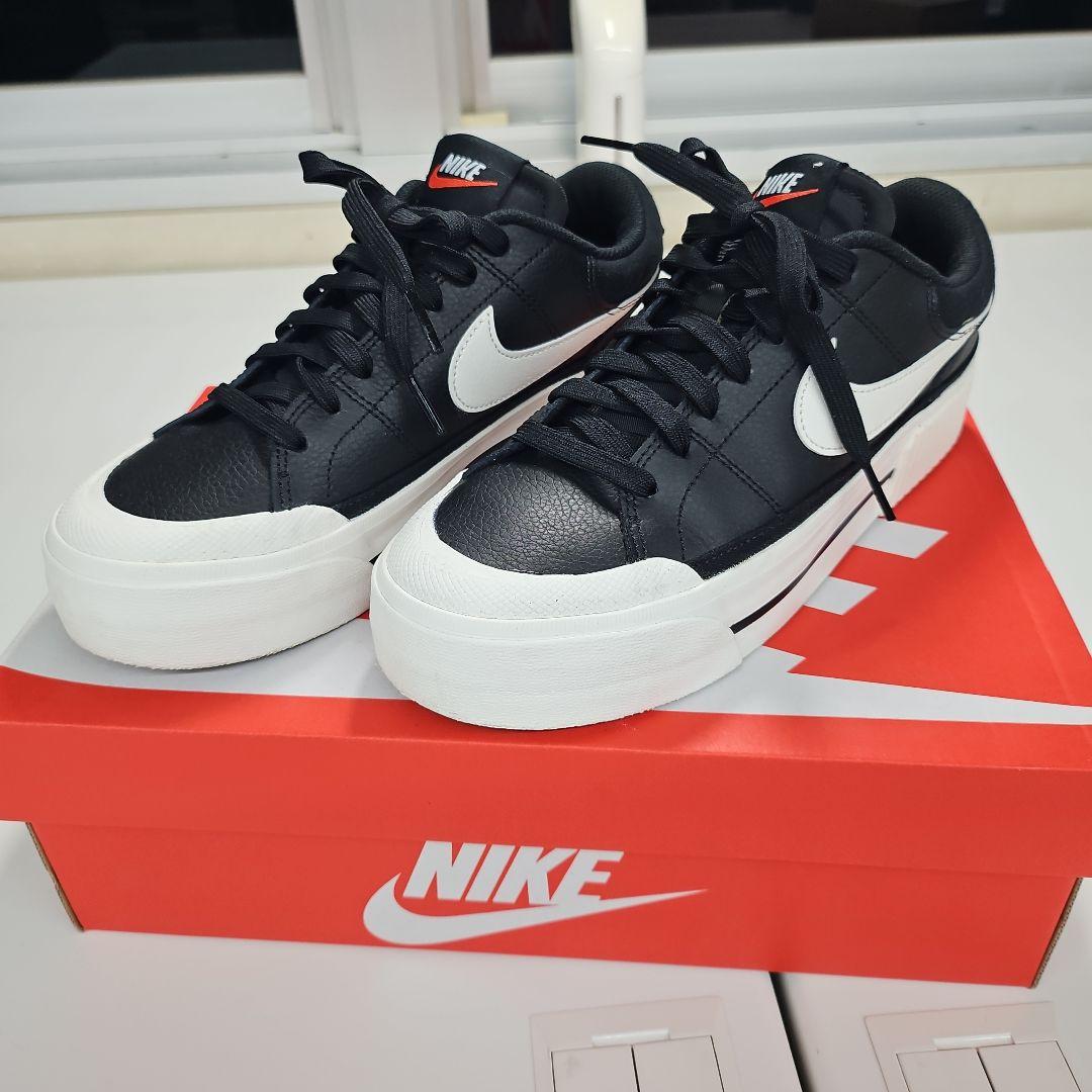 美品　NIKE　コート レガシー リフト レディース カジュアル シューズ