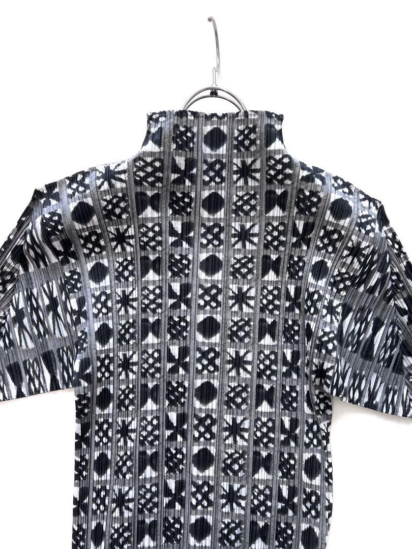 pleats please イッセイミヤケ 紋様柄 ボトルネック カットソー pleats please イッセイミヤケ 紋様柄 ボトルネック カットソー