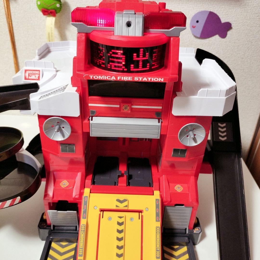 トミカ☆ファイヤーステーション☆デカパトロールカー☆BIGファイヤーエンジン