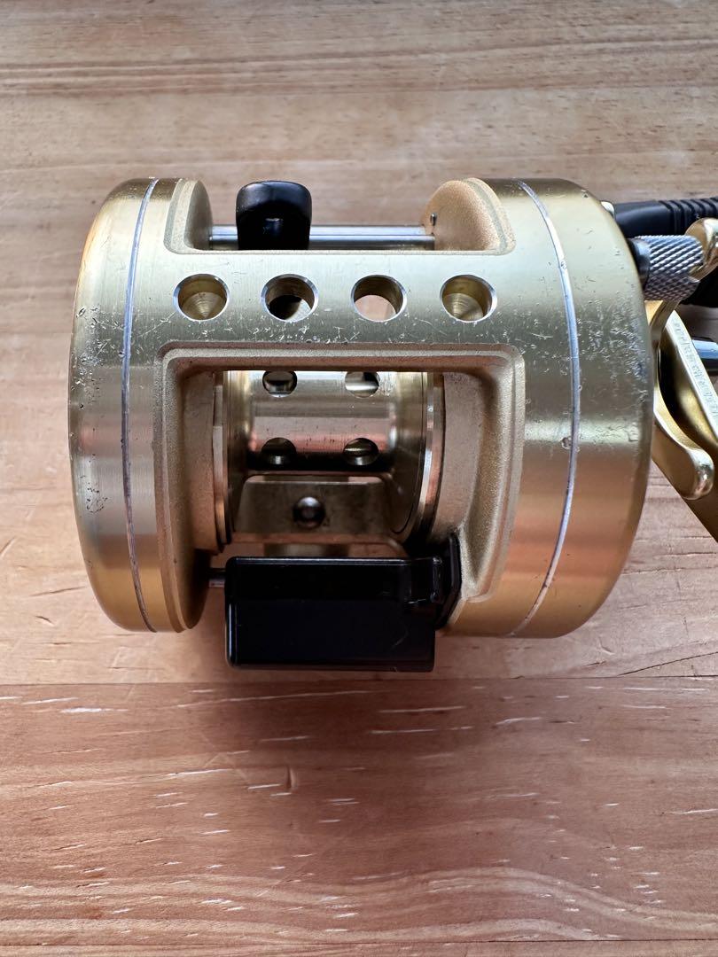 シマノSHIMANOカルカッタ200XT　右巻き