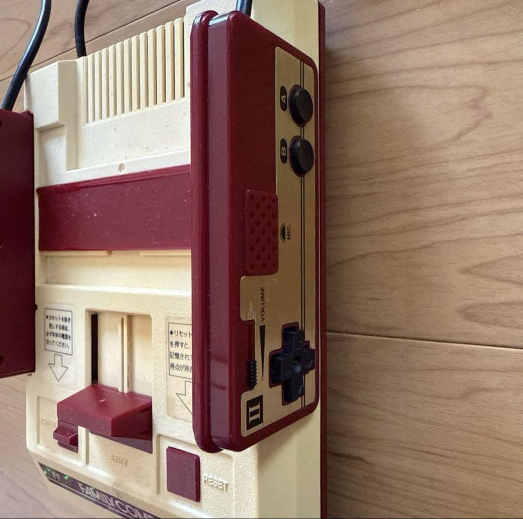 ファミリーコンピュータ本体3台　ソフト32本 ファミリーコンピュータ本体3台 ソフト32本 - メルカリ