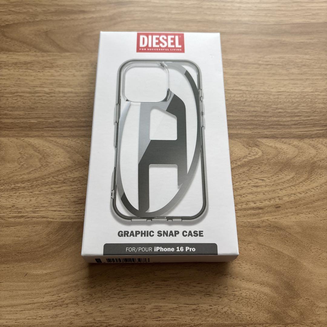 DIESEL グラフィックスナップケース iPhone 16 Pro ディーゼル iPhone 16 Pro グラフィックスナップケース シルバー