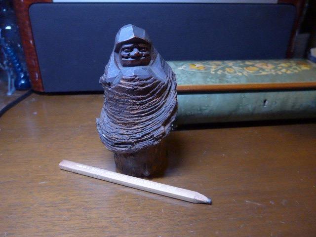 木彫のとても古い達磨です