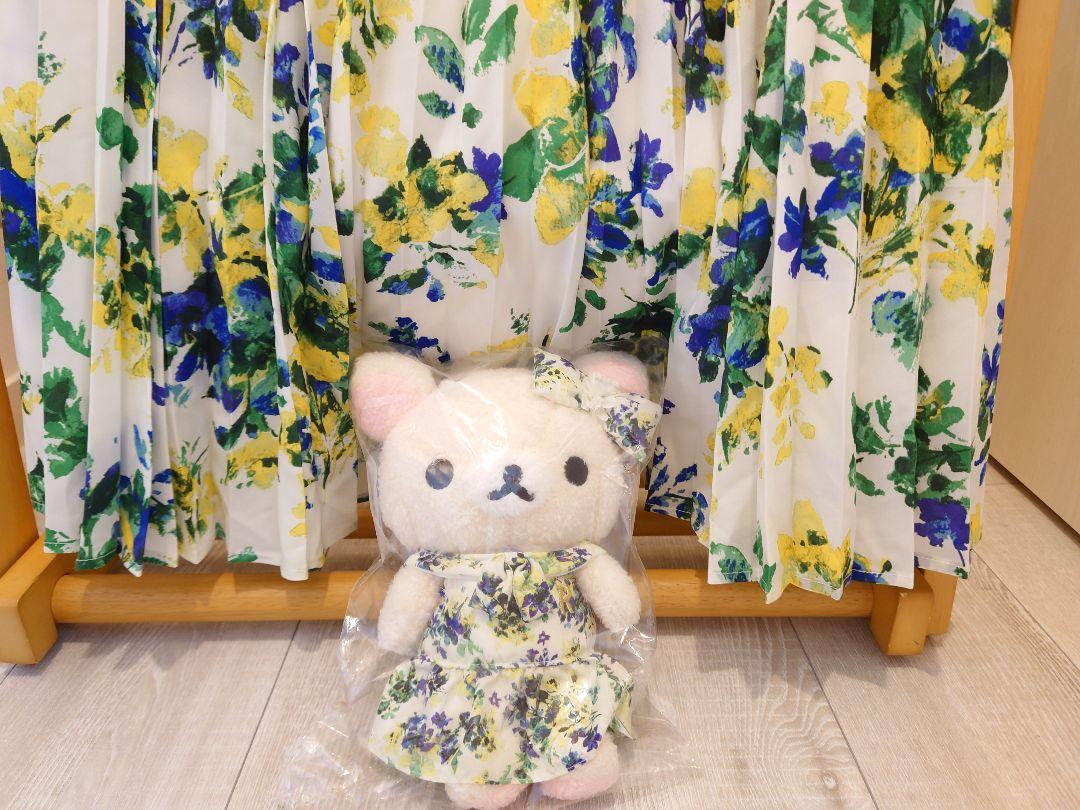 リラックマ友の会　ロペピクニックコラボ　コリラックマぬいぐるみとプリーツスカート