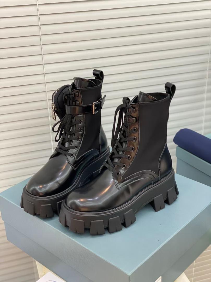 PRADA モノリスブーツ 革靴