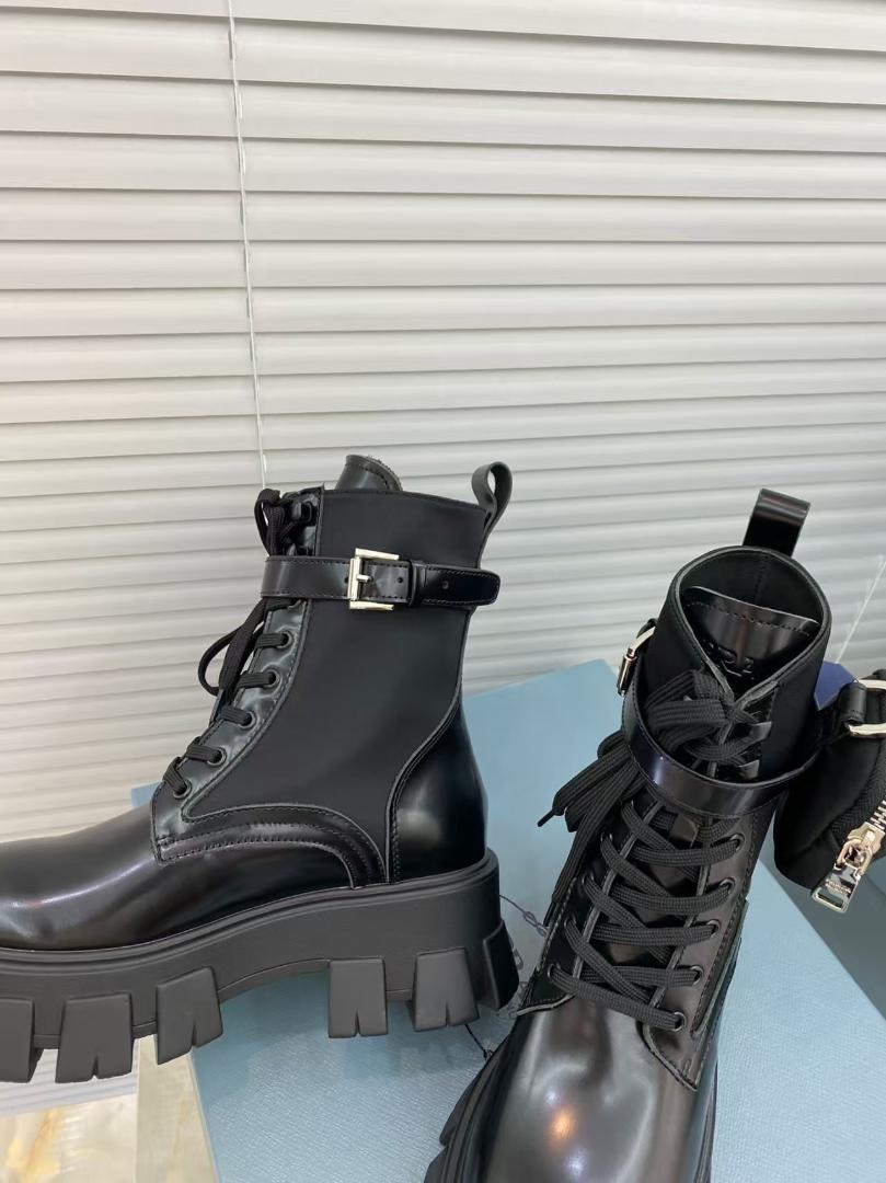 PRADA モノリスブーツ 革靴